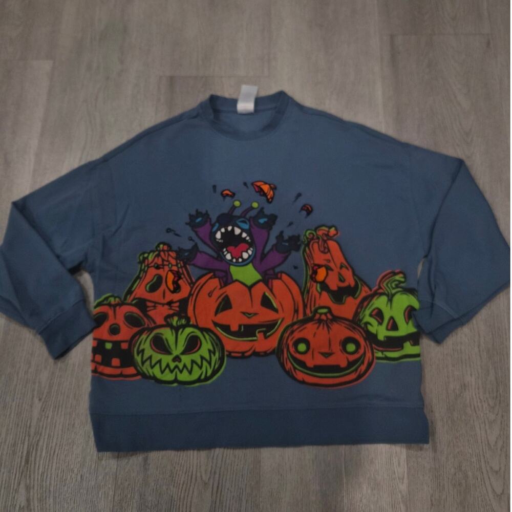 Disney Stitch/Pumpkins Halloween T-shirt Size Small